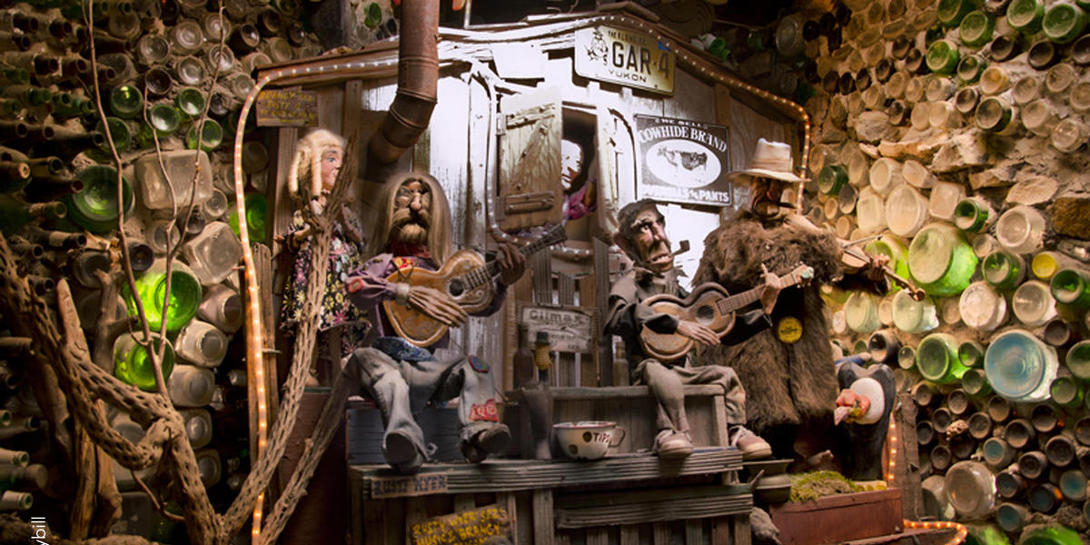 Display of wooden figures playing guitar in Tinkertown Museum